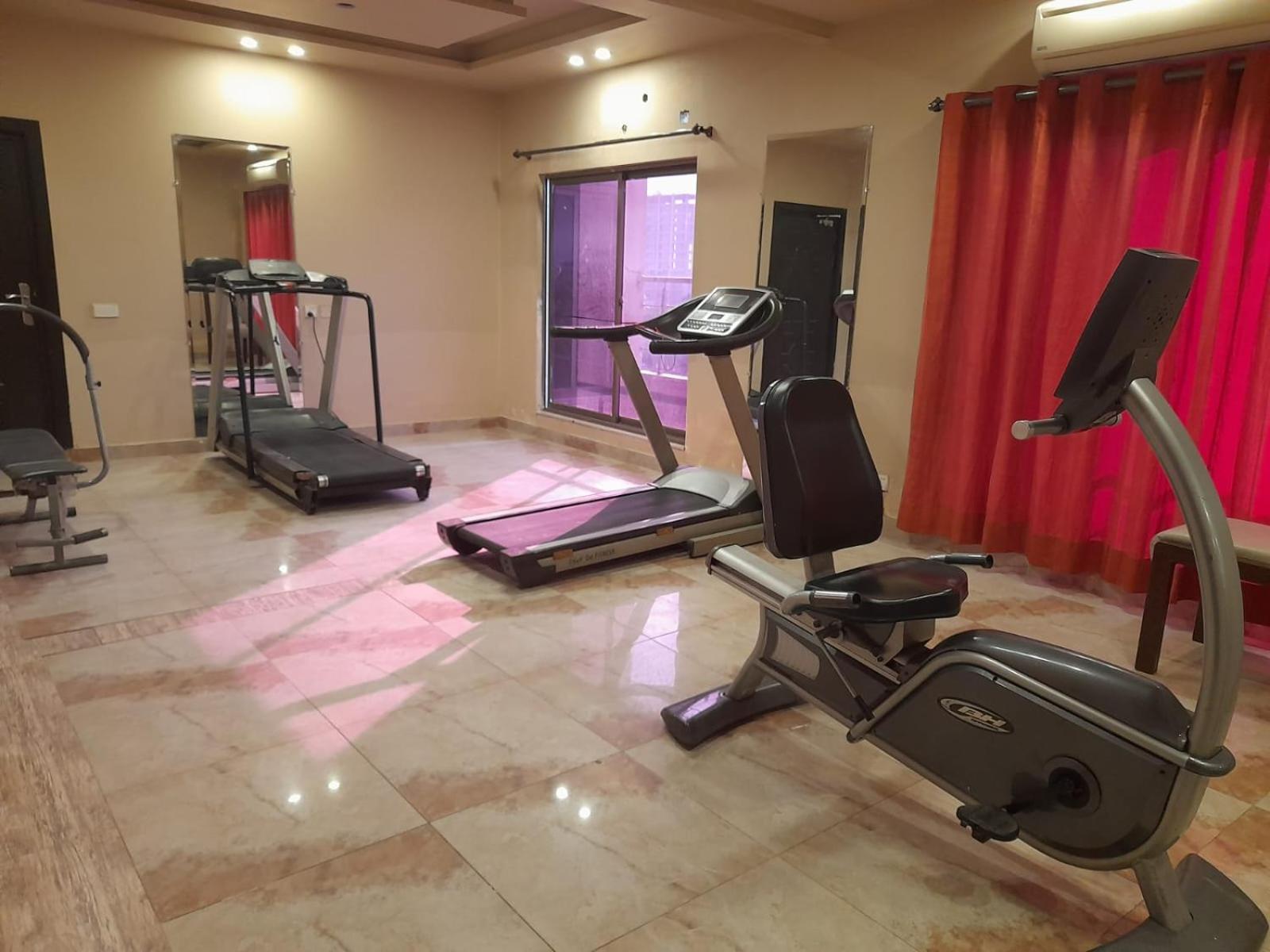 Grand Regent Hotel&Suites Faisalabad Exterior foto