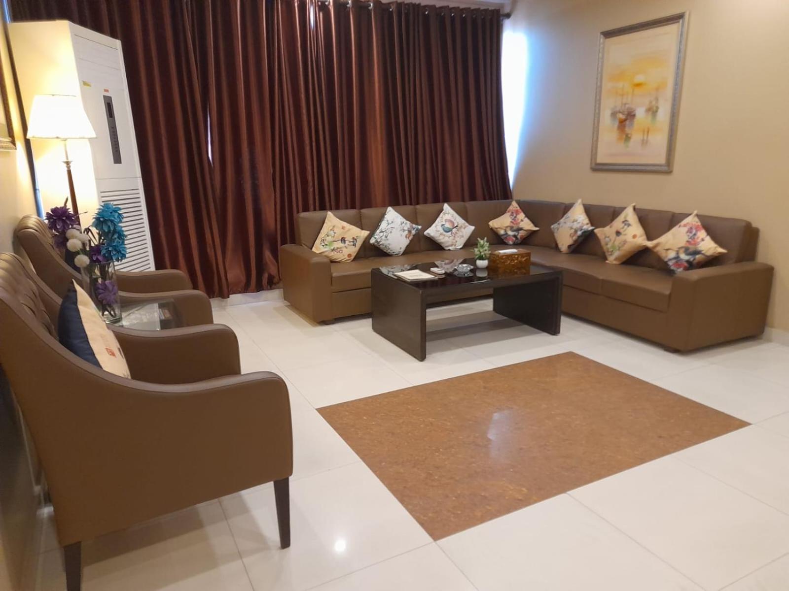Grand Regent Hotel&Suites Faisalabad Exterior foto