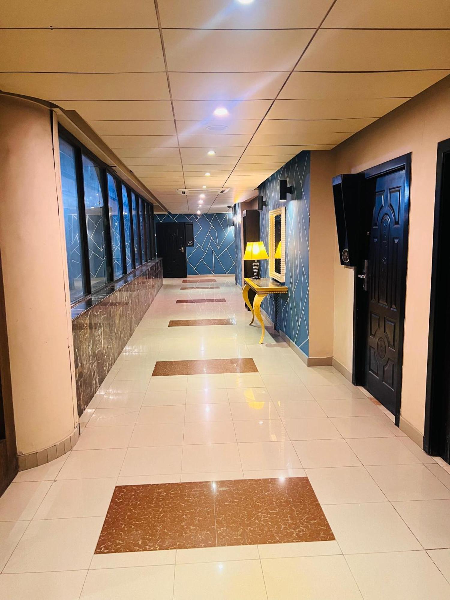 Grand Regent Hotel&Suites Faisalabad Exterior foto