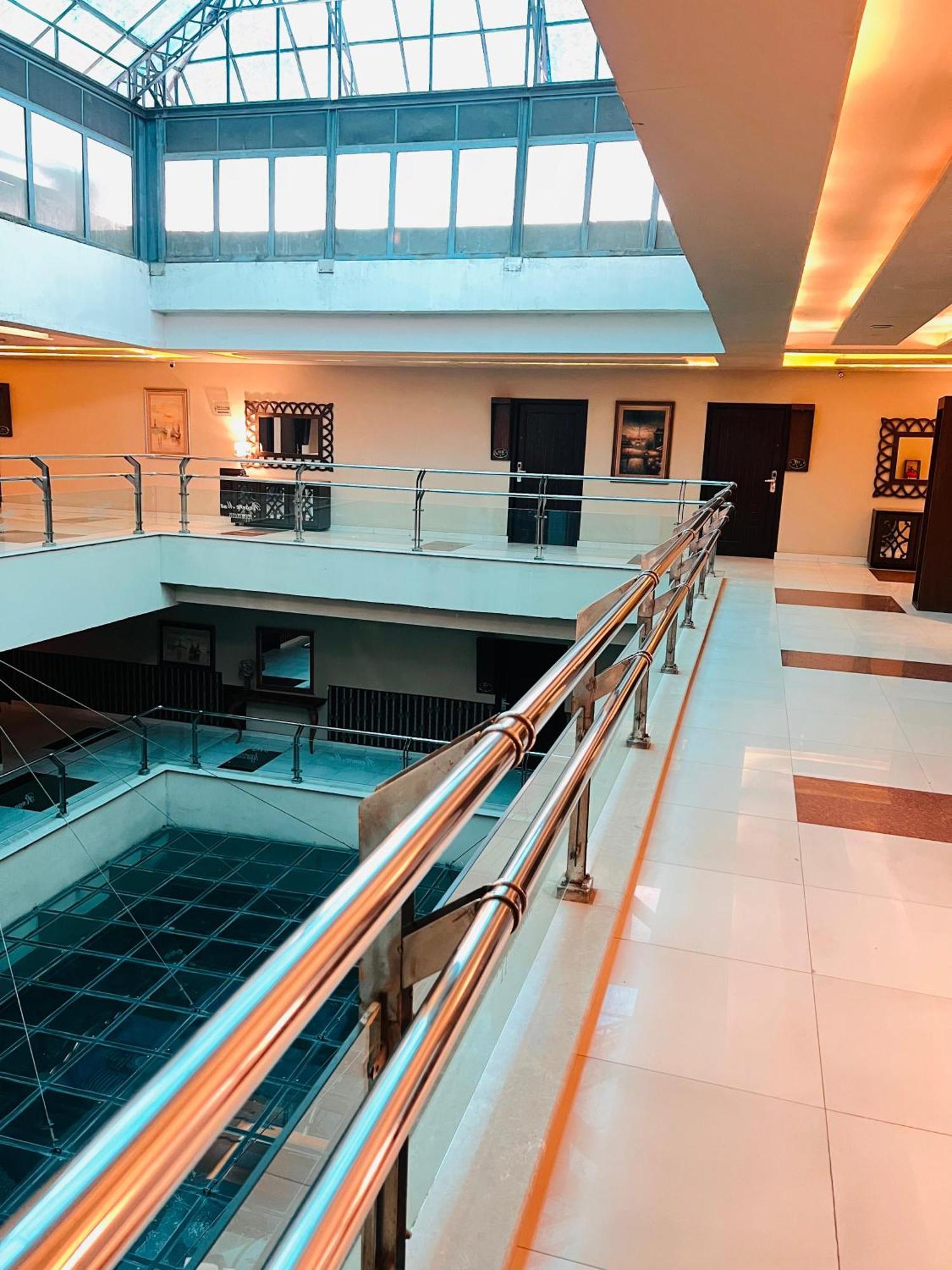 Grand Regent Hotel&Suites Faisalabad Exterior foto